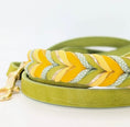 Bild in Galerie-Betrachter laden, Leder-Set Bright – Leder Hundehalsband und Leder Hundeleine im frischen Frühlingsdesign – handgemacht von LucyLu Design®