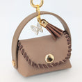 Bild in Galerie-Betrachter laden, Kotbeutelspender Poki Nougat mit Dark Brown Akzenten