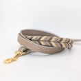 Bild in Galerie-Betrachter laden, Lederleine Muddy Forest aus Leder in natürlichen Erdtönen – verstellbar und handgemacht von LucyLu Design®