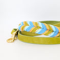 Bild in Galerie-Betrachter laden, Leder Hundeleine Breeze aus Leder im frischen Frühlingsdesign – handgemacht von LucyLu Design®