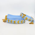 Bild in Galerie-Betrachter laden, Blossom Ice – BioThane® Hundeleine in Blau-Gelb mit Blütenschnur & Paracord, handgefertigt