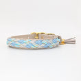 Bild in Galerie-Betrachter laden, Geflochtenes Hundehalsband Calma Blue Water in klarem Blau mit BioThane-Element