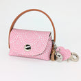 Bild in Galerie-Betrachter laden, „Poki Rose Kotbeuteltasche aus BioThane & Kunstleder mit Rosé-Design, Magnetverschluss, Karabiner & Tütenöffnung, inkl. 1 Rolle Hundekotbeutel – LucyLuDesign“