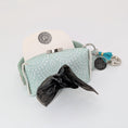 Bild in Galerie-Betrachter laden, „Poki Türkis Kotbeuteltasche aus BioThane & Kunstleder mit Türkis-Design, Magnetverschluss, Karabiner & Tütenöffnung, inkl. 1 Rolle Hundekotbeutel – LucyLuDesign“