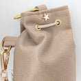 Bild in Galerie-Betrachter laden, Snack Bag Leo Leckerlietasche in Soft Nougat mit Schulterseil