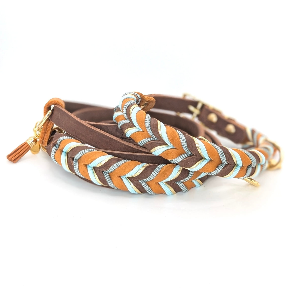 Leder-Set Cody mit Leder Hundehalsband und Leder Hundeleine in warmen Braun- und Cognactönen mit hellblauen Details – handgemacht von LucyLu Design®