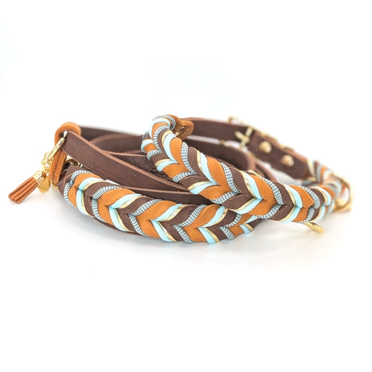 Leder-Set Cody mit Leder Hundehalsband und Leder Hundeleine in warmen Braun- und Cognactönen mit hellblauen Details – handgemacht von LucyLu Design®