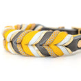 Bild in Galerie-Betrachter laden, Leder Hundehalsband Golden Mist in Grau und warmen Gelbtönen – handgemacht von LucyLu Design®
