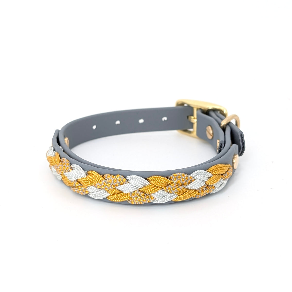 Calma Golden Mist Hundehalsband aus geflochtenem Paracord in Dunkelgrau und Curry – handgemachtes Halsband in herbstlicher Farbkombination.
