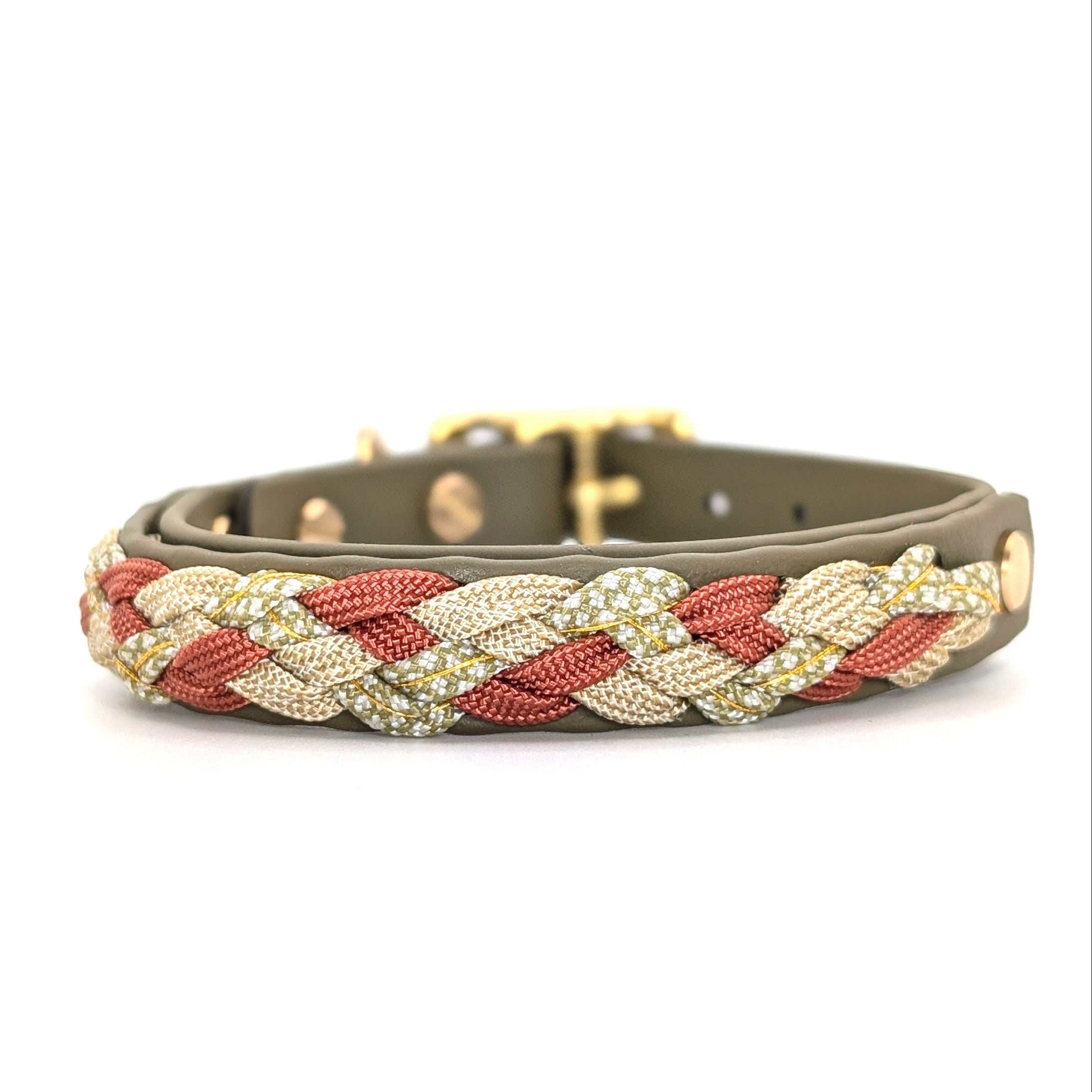 Calma Rust Hundehalsband aus geflochtenem Paracord in Rost, Beige und Grün – handgemachtes Halsband in warmen Herbstfarben.