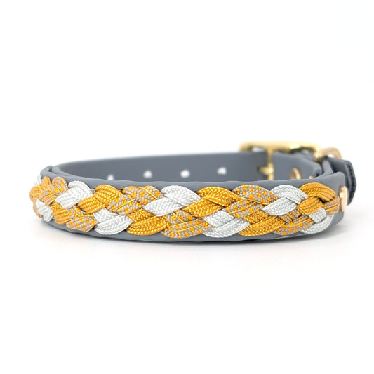 Calma Golden Mist Hundehalsband aus geflochtenem Paracord in Dunkelgrau und Curry – handgemachtes Halsband in herbstlicher Farbkombination.