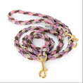 Cargar la imagen en la vista de la galería, Calma Velvet Hundeleine aus geflochtenem Paracord in harmonischen Lilatönen mit optionalem Kurzführer aus BioThane® oder Leder.
