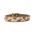 Cargar la imagen en la vista de la galería, Calma Rust Hundehalsband aus geflochtenem Paracord in Rost, Beige und Grün – handgemachtes Halsband in warmen Herbstfarben.
