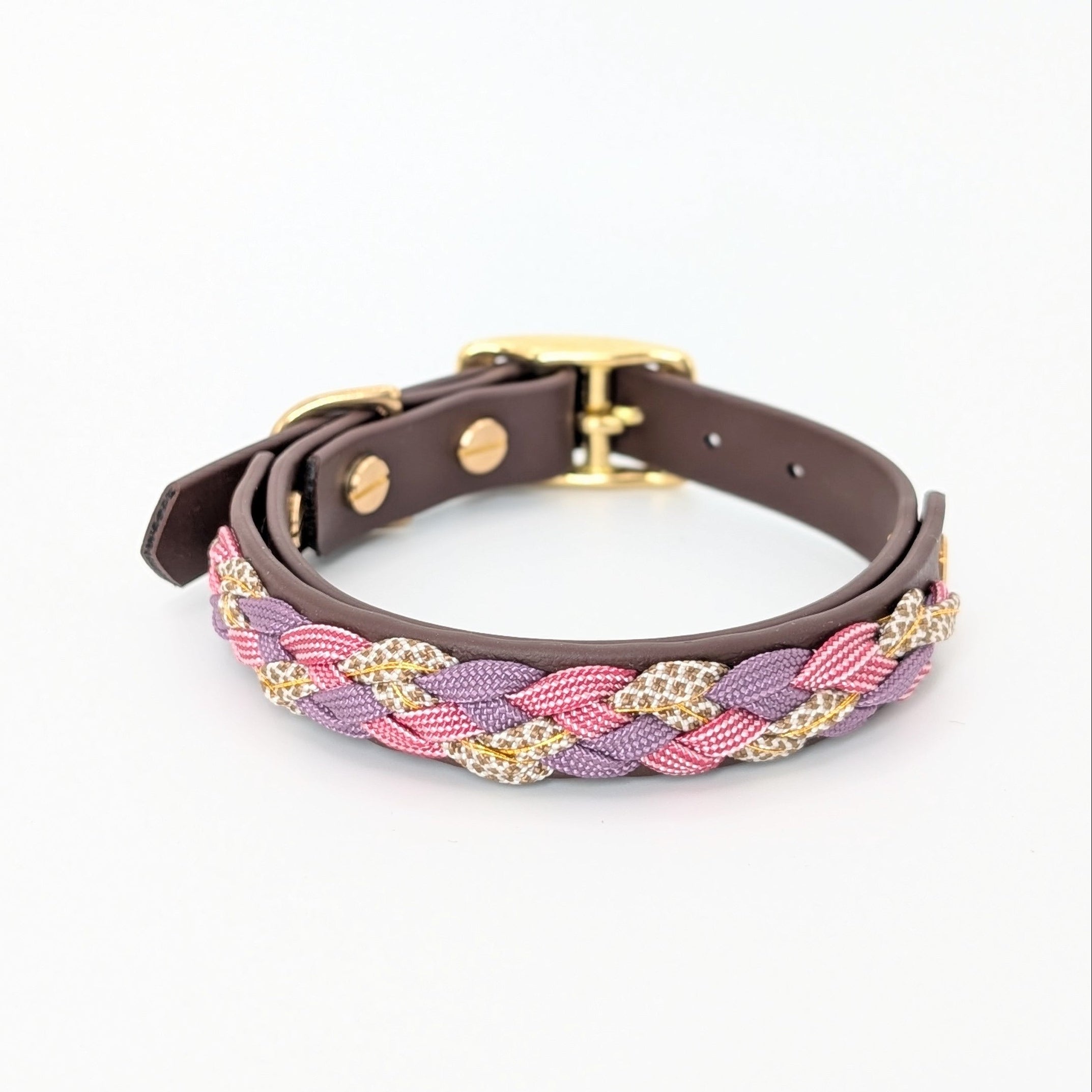 Calma Velvet Hundehalsband aus geflochtenem Paracord in harmonischen Lilatönen – handgemachtes Halsband für Herbst und Winter.