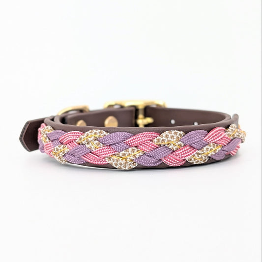 Calma Velvet Hundehalsband aus geflochtenem Paracord in harmonischen Lilatönen – handgemachtes Halsband für Herbst und Winter.
