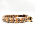 Bild in Galerie-Betrachter laden, Detail Lederhalsband Toffee aus Fettleder
