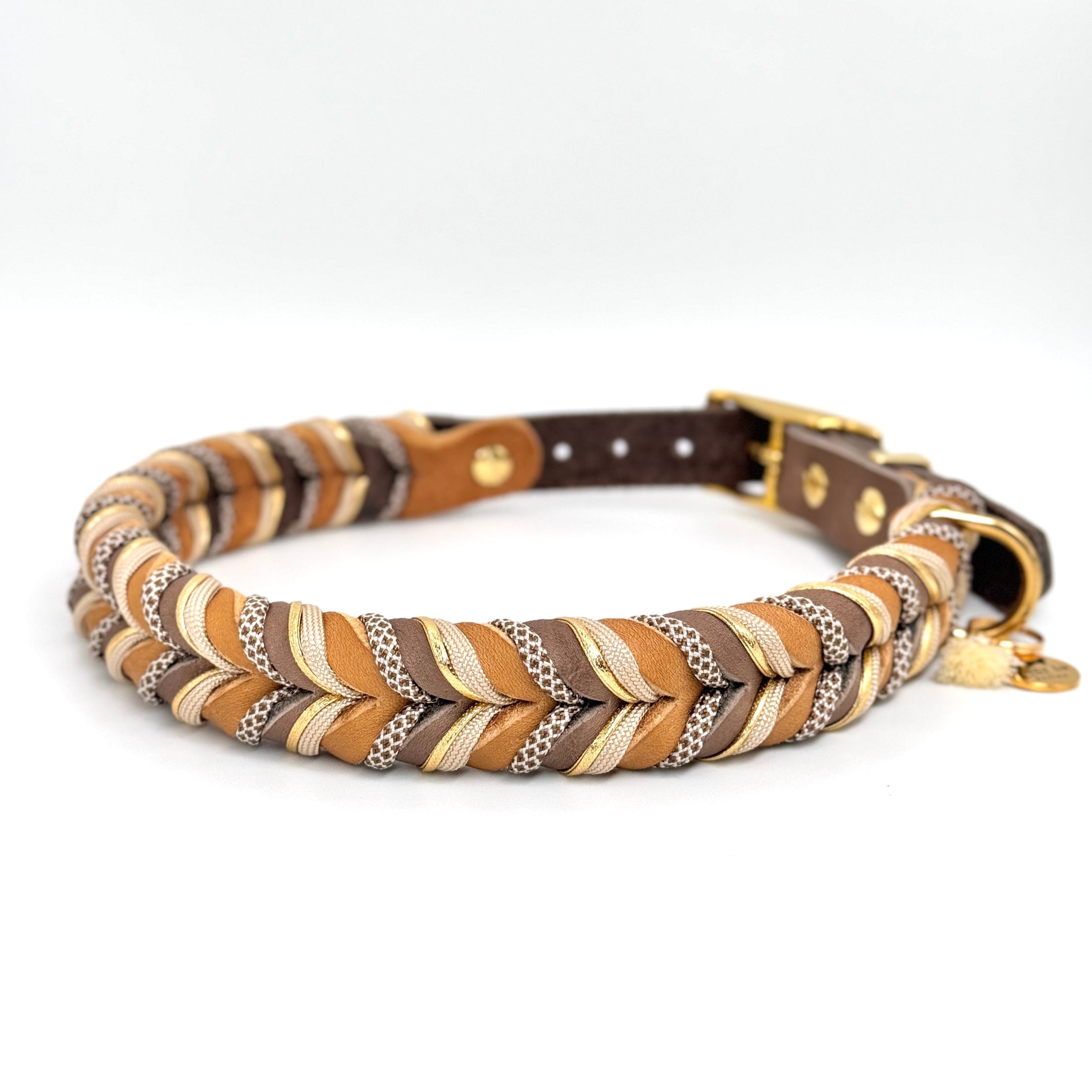 Hund mit Halsband „Toffee“ in warmem Braun