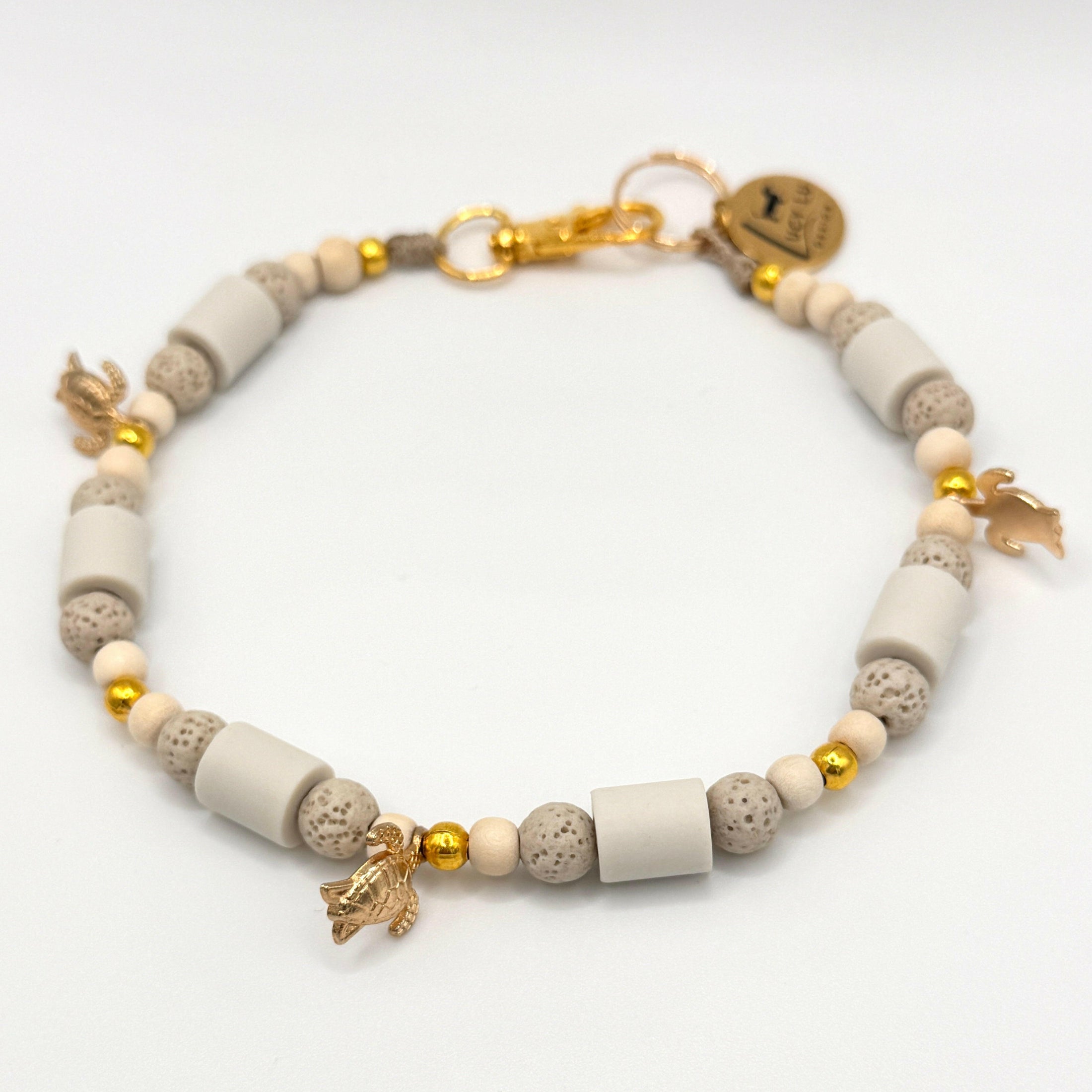 Stilvolle Hundekette Sandshell – Zeckenschutz und Schmuck in einem