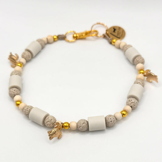 Stilvolle Hundekette Sandshell – Zeckenschutz und Schmuck in einem