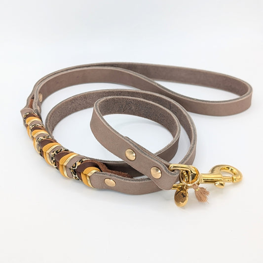 Verstellbare Grace-Leine aus Leder – Detailansicht Karabiner
