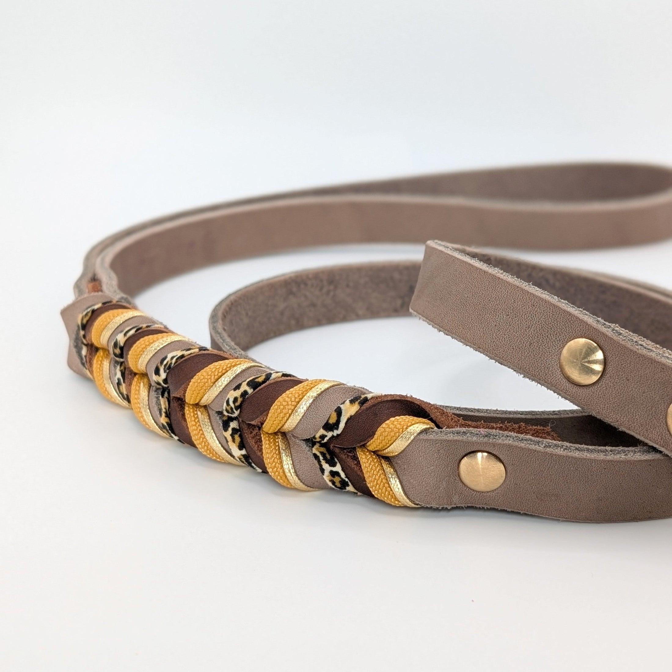 Verstellbare Grace-Leine aus Leder – Detailansicht Karabiner