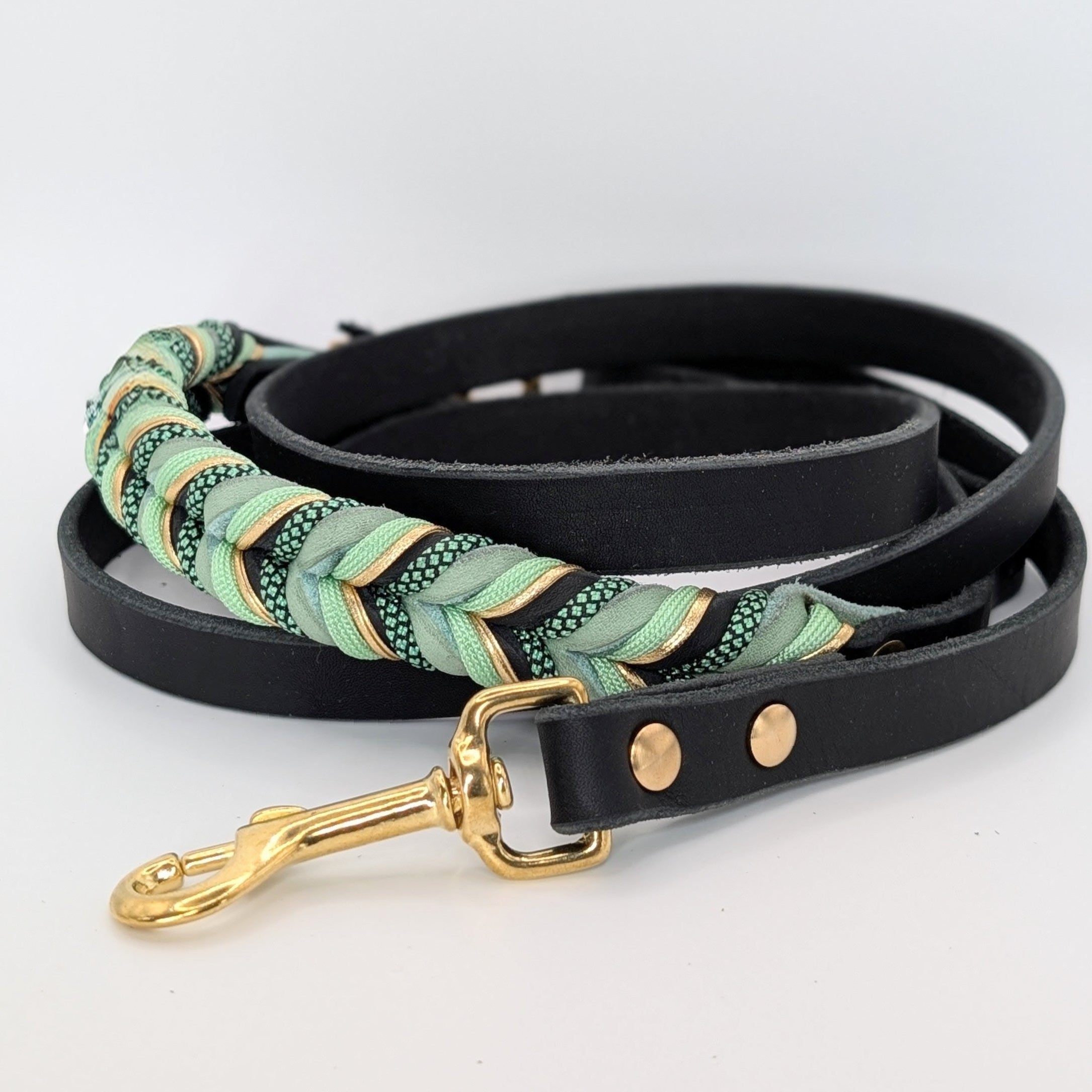 Lederleine Hugo in Schwarz & Mint – handgemacht von LucyLu Design®