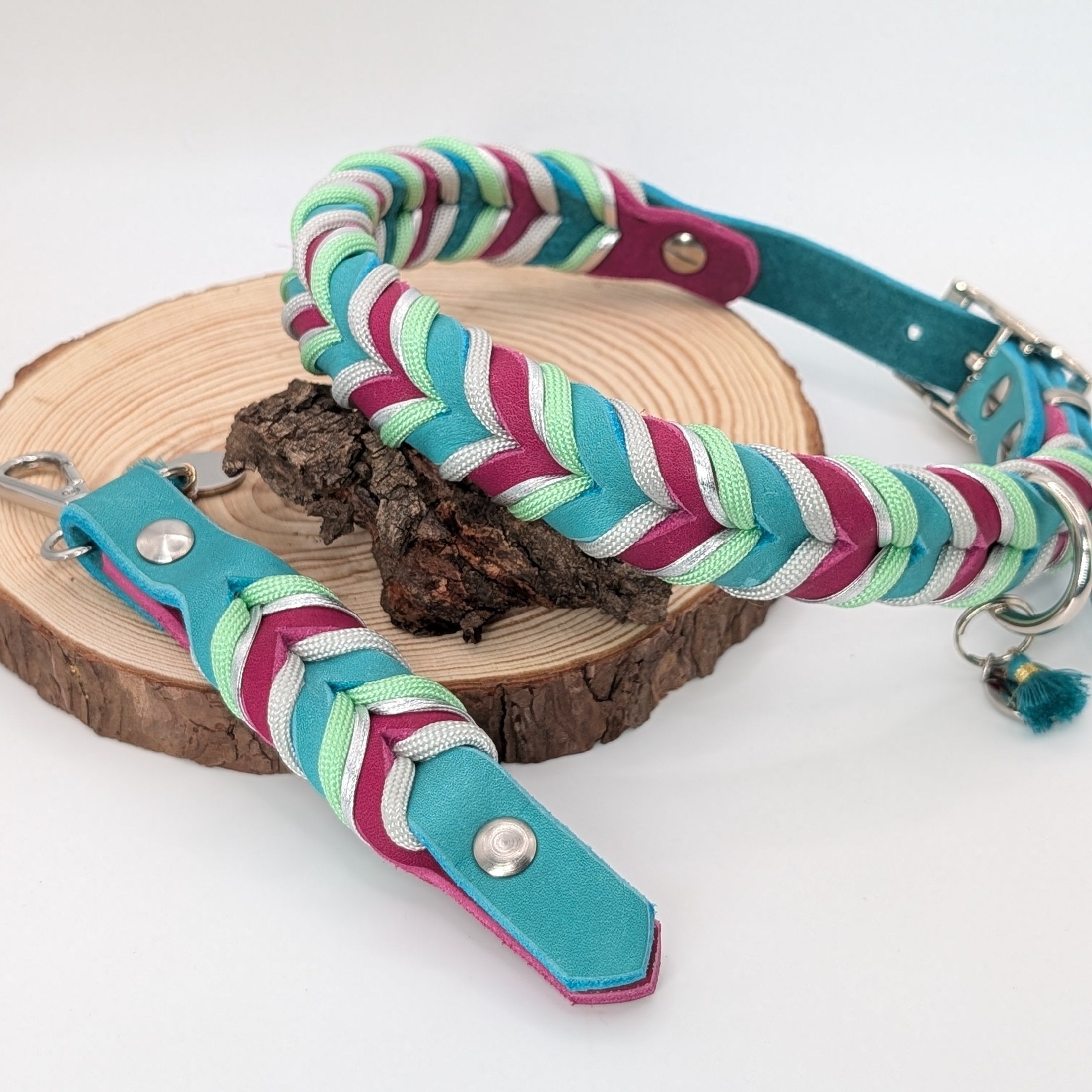 Lederhalsband Nougat aus Leder & Paracord – handgemacht von LucyLu Design®