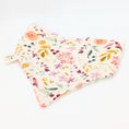 Bild in Galerie-Betrachter laden, Musselin-Bandana Wild Garden mit detailreichem Blumenprint in warmen Naturtönen von LucyLu Design®

