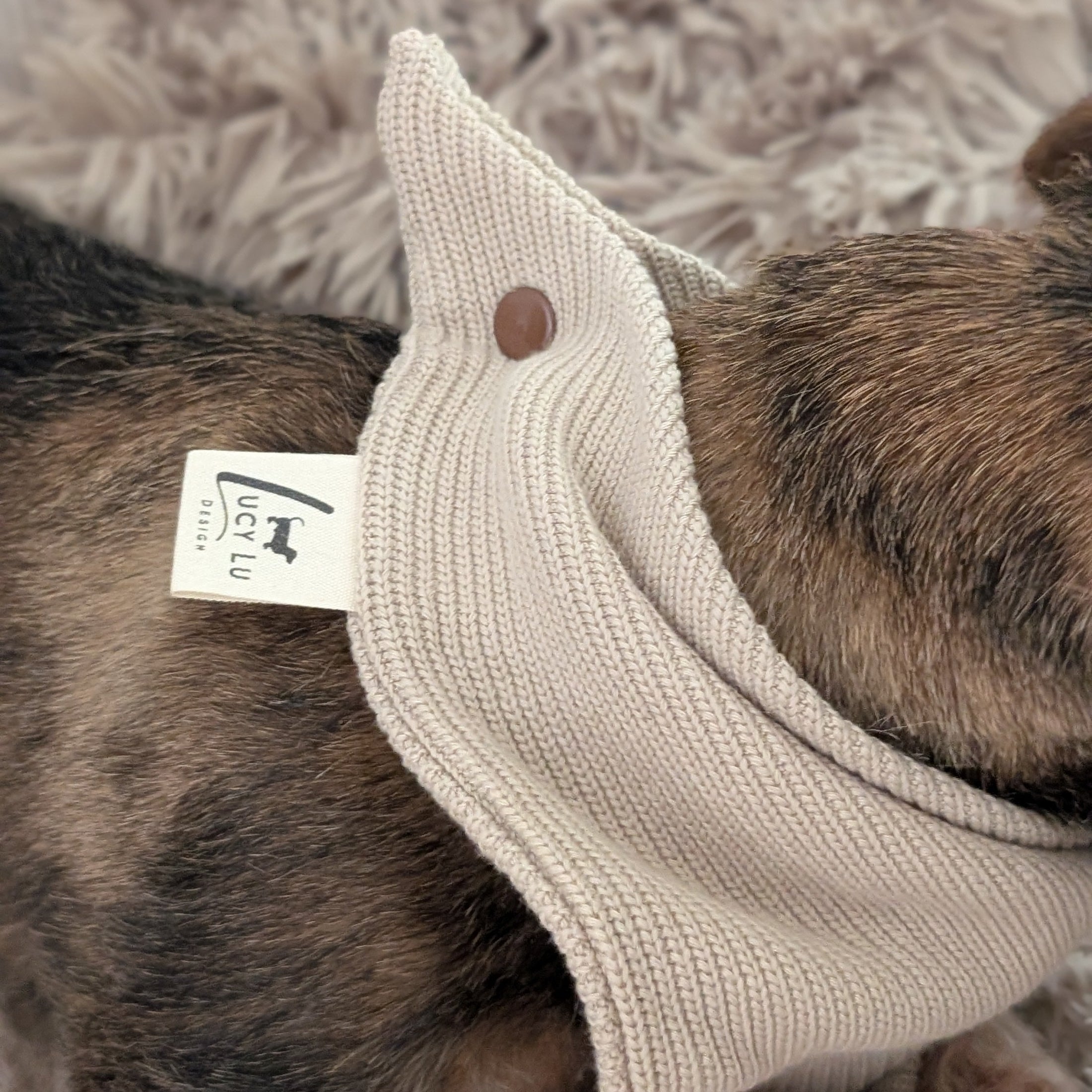 Strick-Bandana Beige Toffee – handgefertigt & personalisierbar