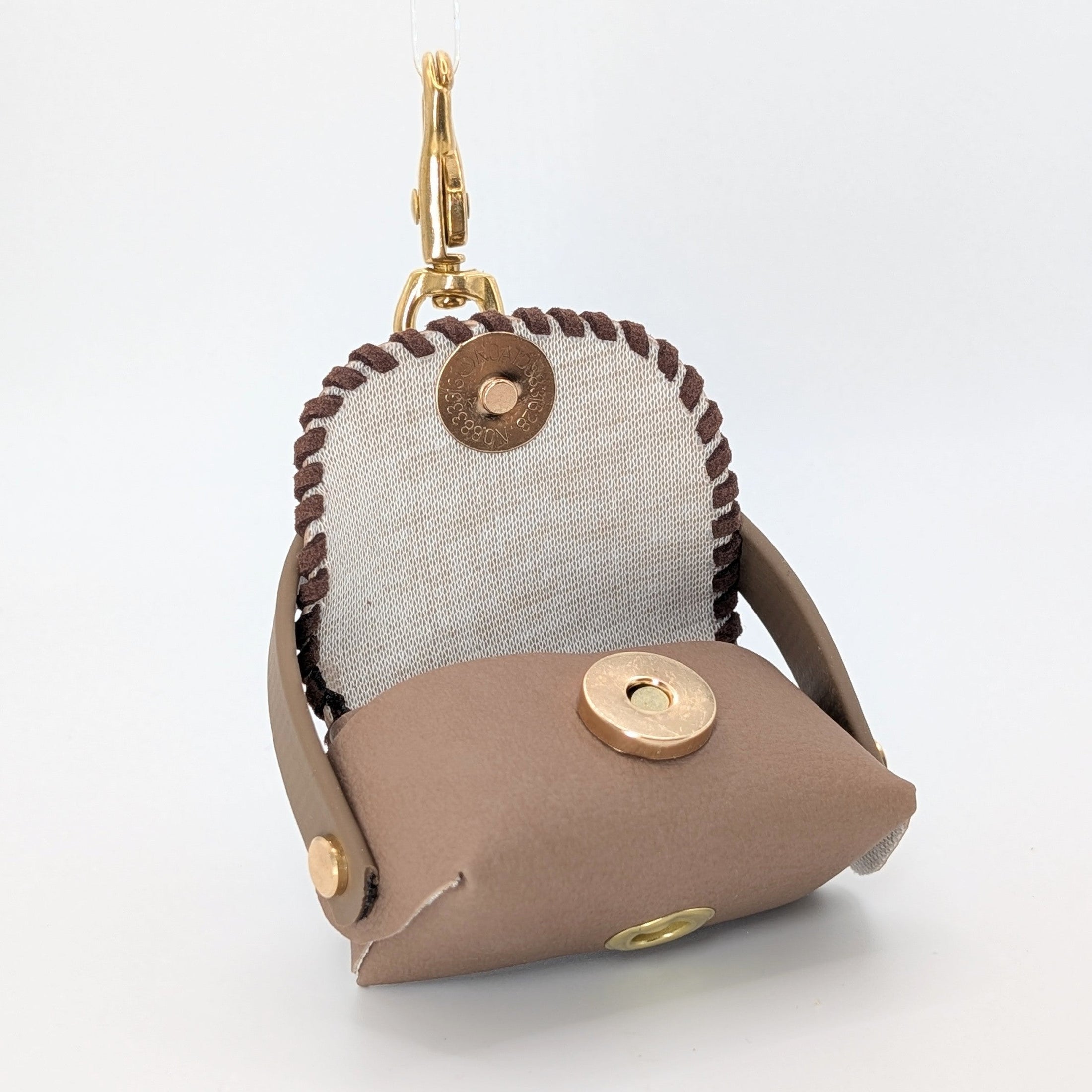 Kotbeutelspender Poki Nougat mit Dark Brown Akzenten