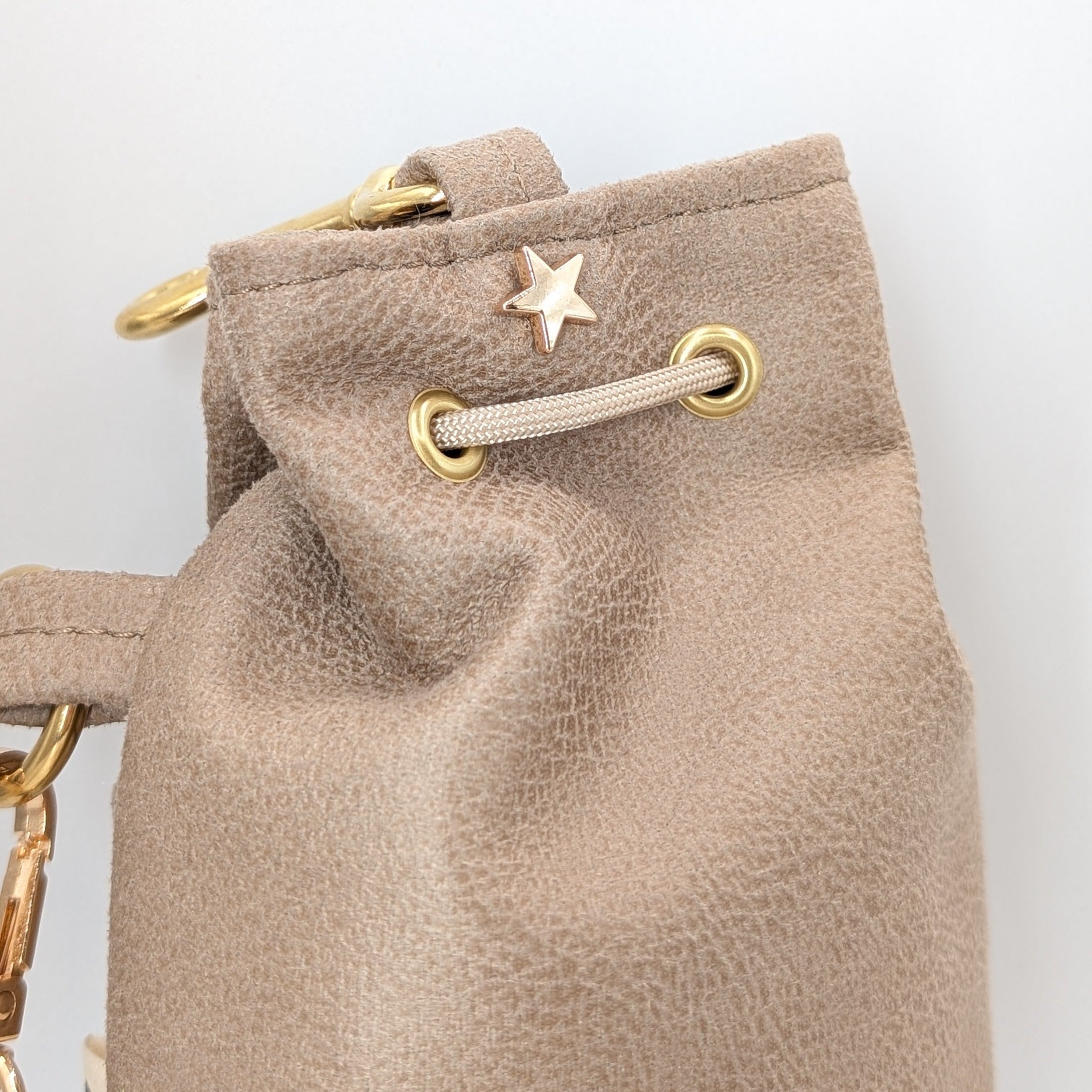 Snack Bag Belle Karabiner mittig zur Befestigung