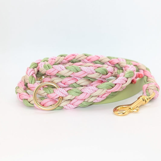 Calma Bloom Hundeleine aus geflochtenem Paracord in frischer Farbkombination mit optionalem Kurzführer aus BioThane® oder Leder.