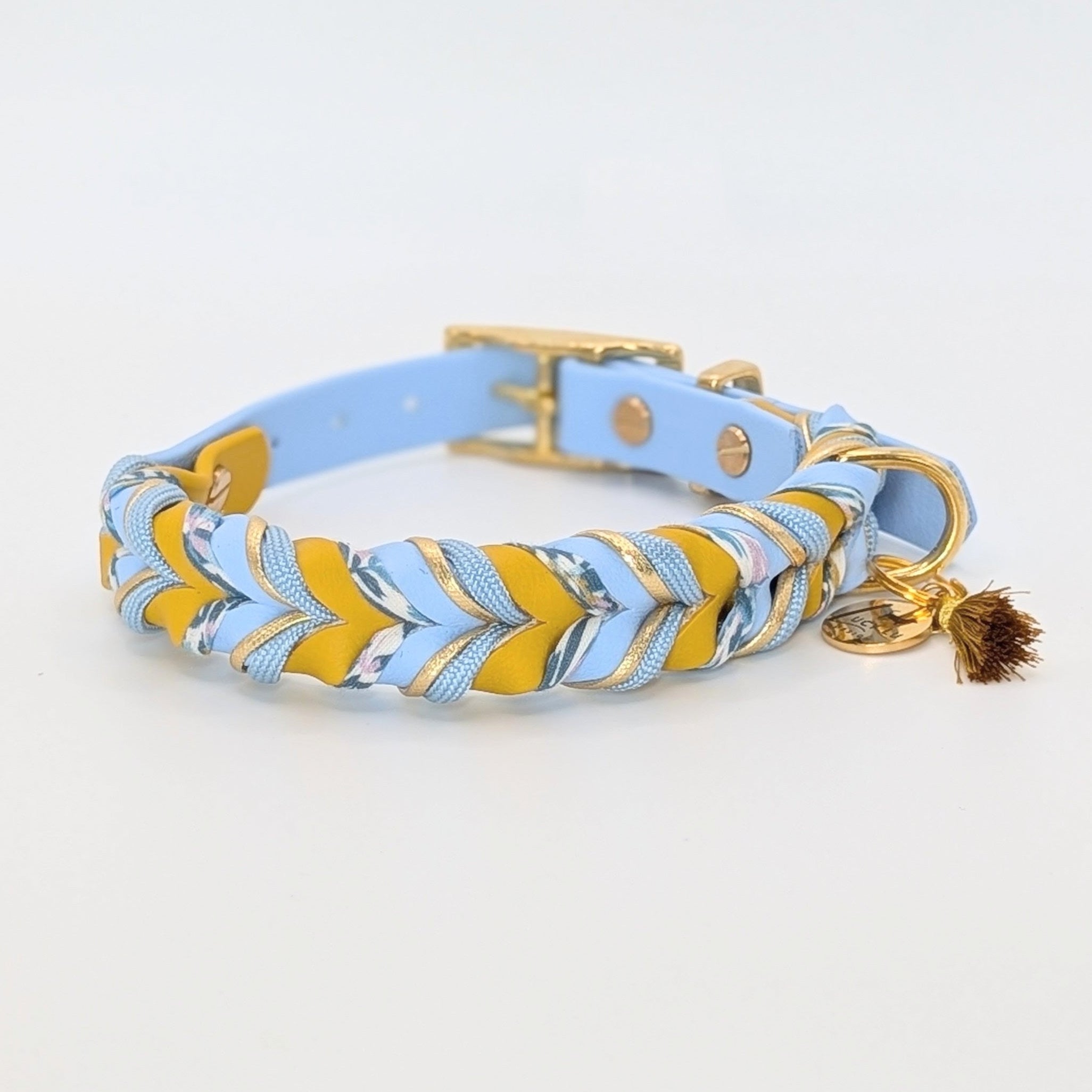 Blossom Ice – BioThane® Hundehalsband in Blau-Gelb mit Blütenschnur & Paracord, handgefertigt
