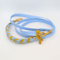 Bild in Galerie-Betrachter laden, Blossom Ice – BioThane® Set aus Halsband & Leine in Blau-Gelb mit Blütenschnur & Paracord, handgefertigt
