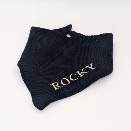 Strick-Bandana Midnight – handgefertigtes Hundebandana aus Wolle, personalisierbar mit Namen