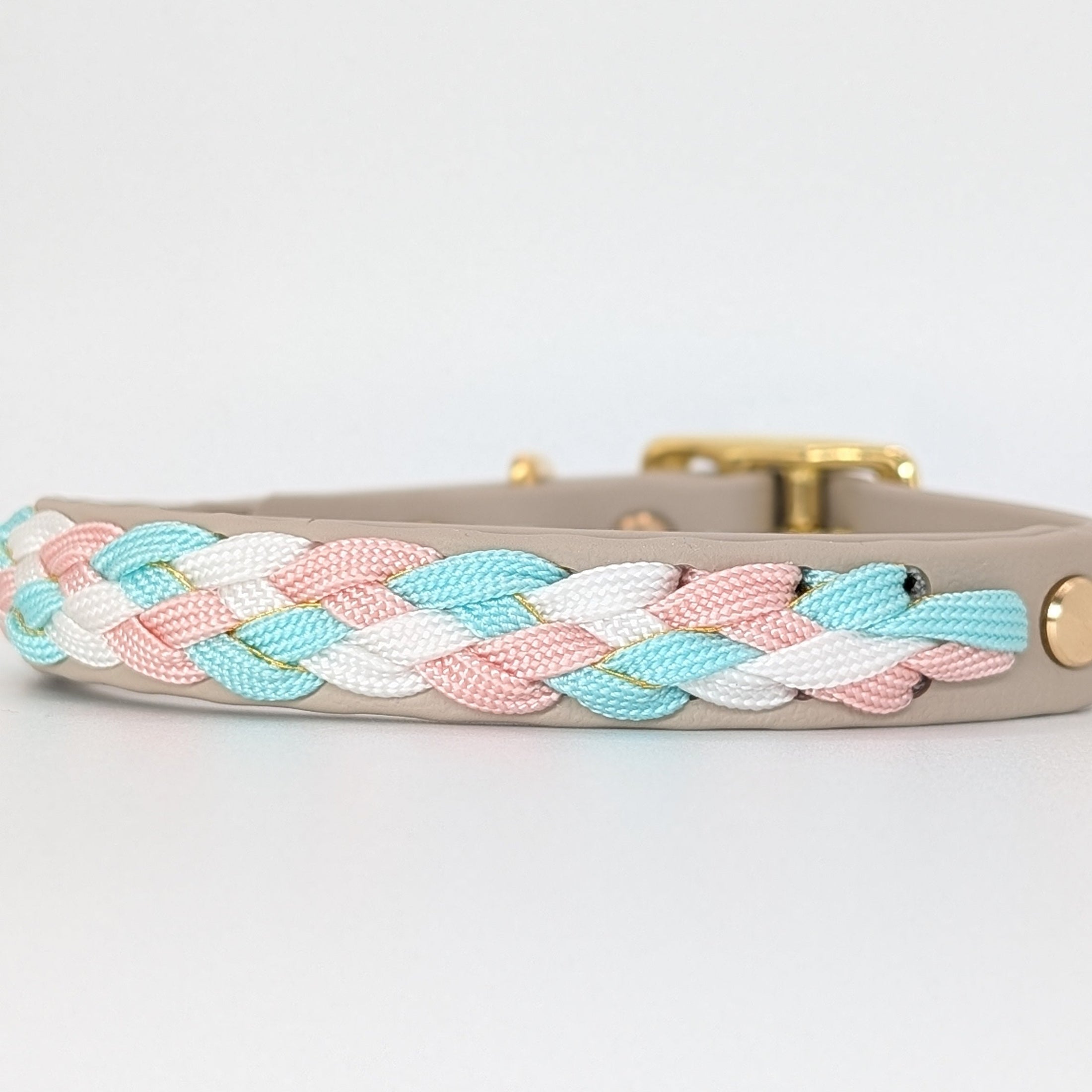 Calma Silk Hundehalsband mit geflochtenem Detail aus Paracord, handgemacht