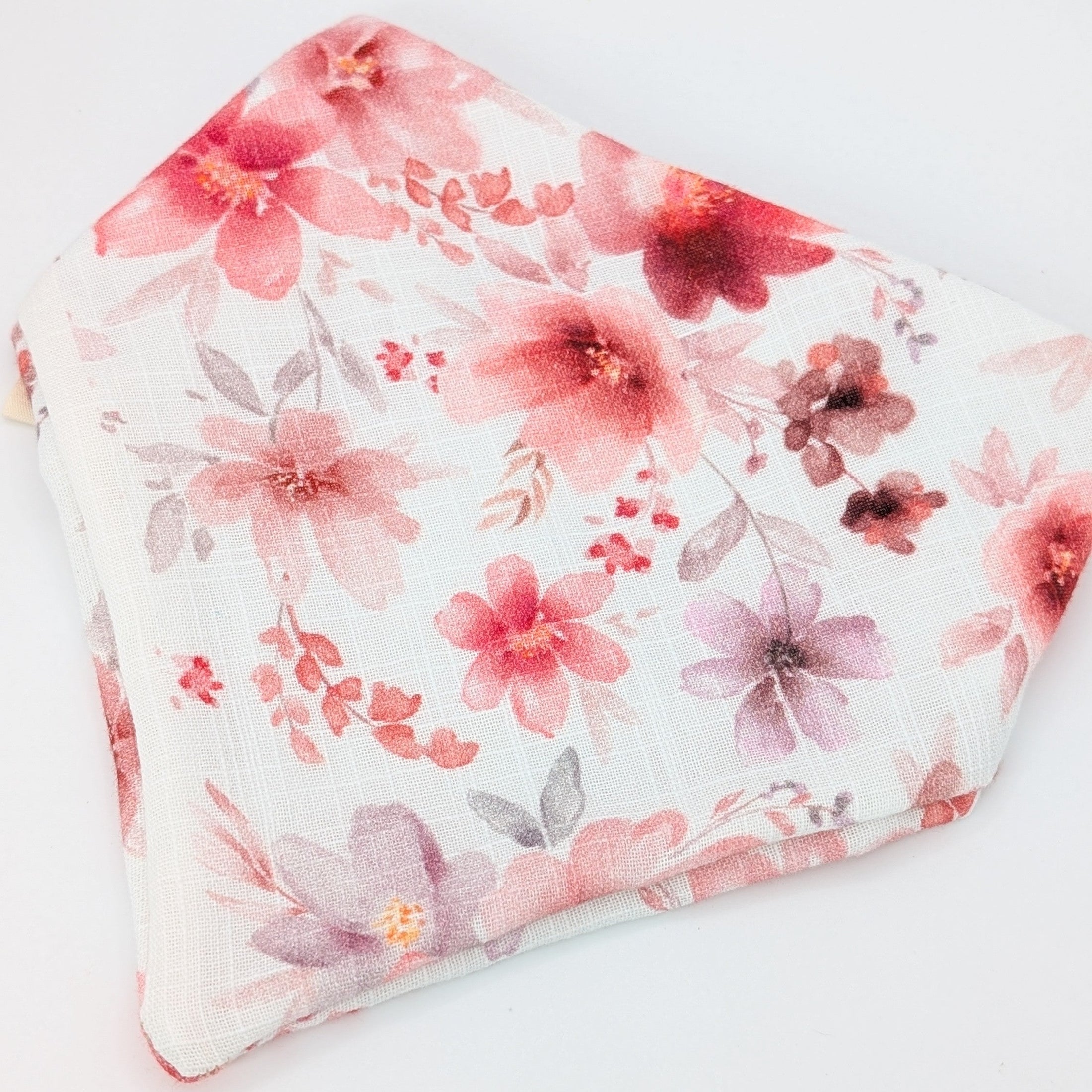 Musselin-Bandana Blossom Rose mit großen Blüten in Rosé und Apricot auf hellem Hintergrund von LucyLu Design®