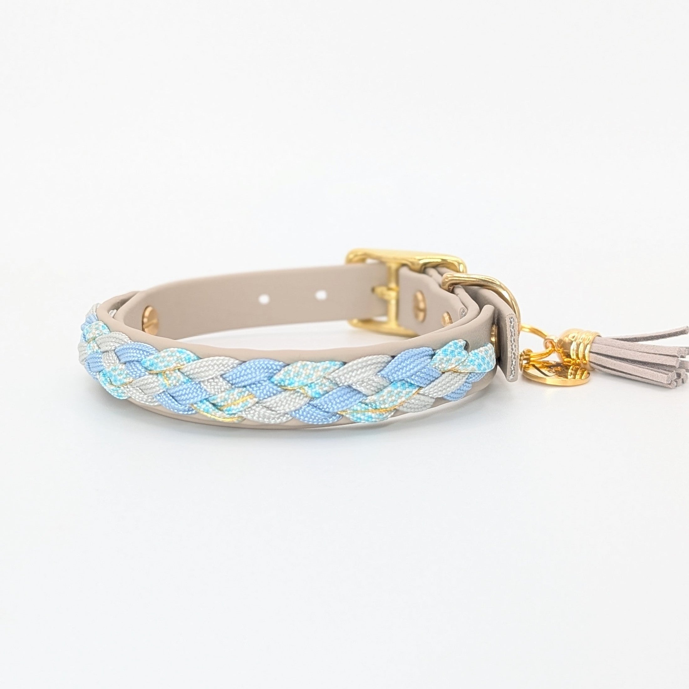 Geflochtenes Hundehalsband Calma Blue Water in klarem Blau mit BioThane-Element