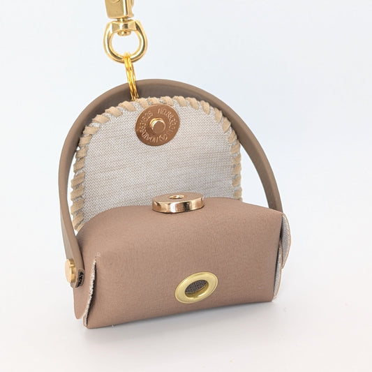 Poki Kotbeutelspender Nougat mit beigen Eco-Leder Akzenten