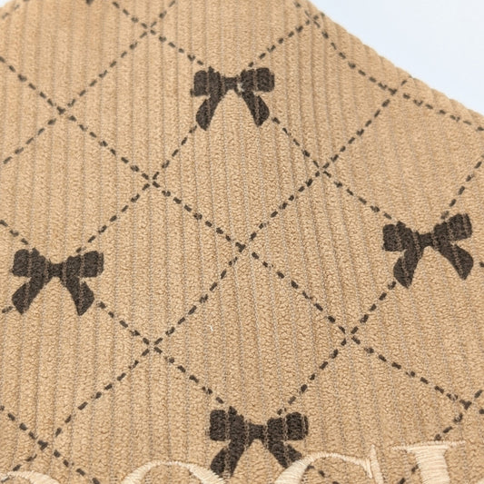 „Samtcord-Bandana Cord Schleifenraute Caramel – handgefertigtes Hundebandana in Caramel“