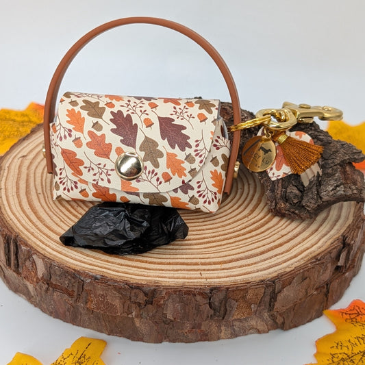 Poki „Fall“ – Kotbeutelhalter mit buntem Blätterdesign in Herbstfarben, wählbar mit Edelstahl oder Messing
