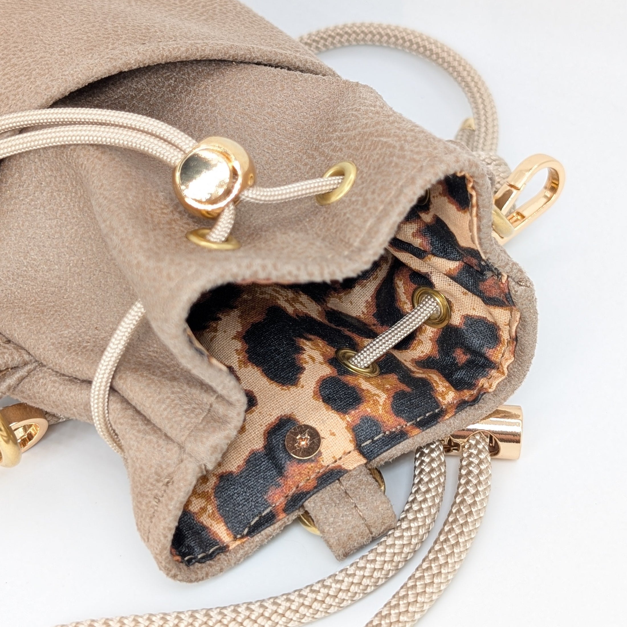 Snack Bag Leo Innenansicht mit Leo-Futter