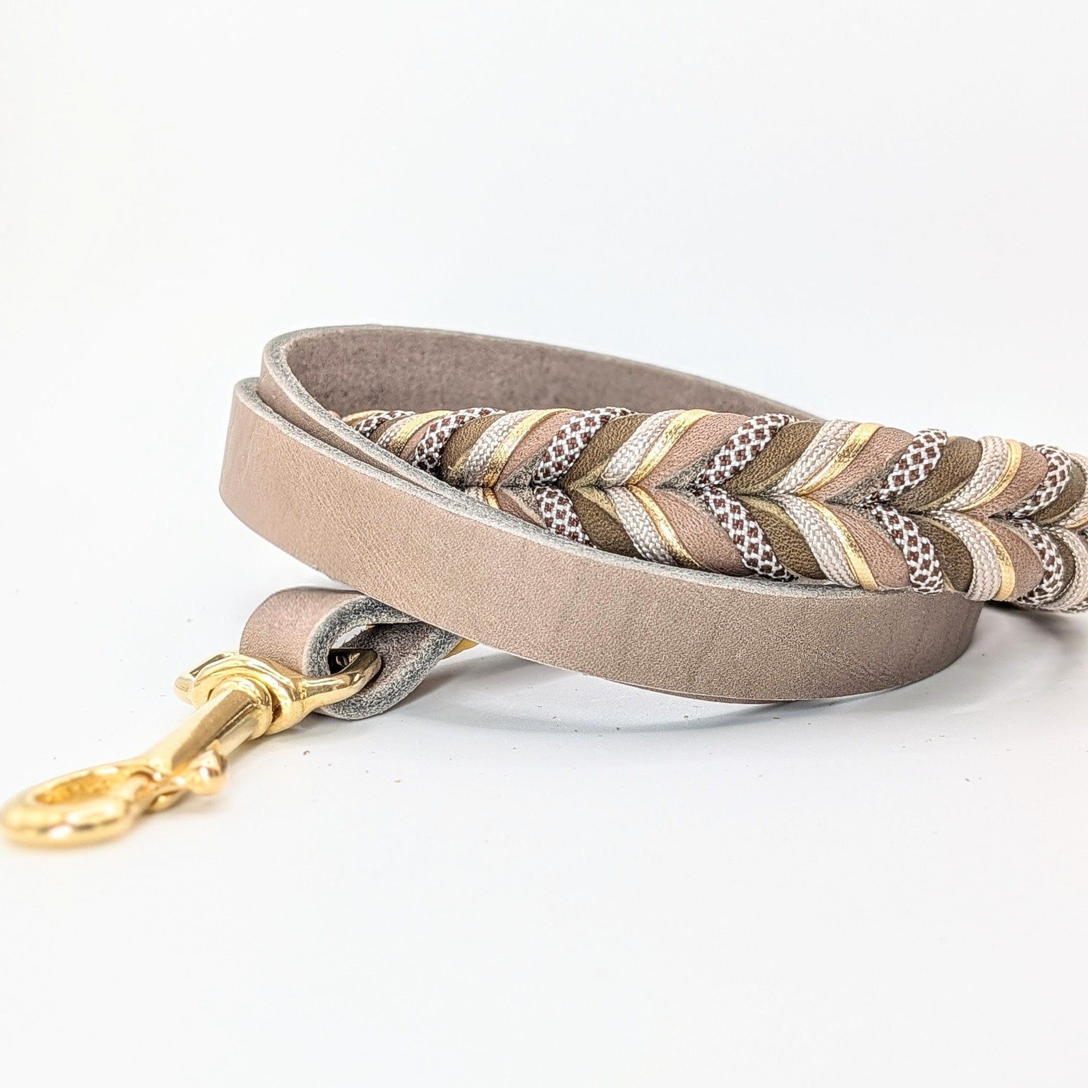 Lederleine Muddy Forest aus Leder in natürlichen Erdtönen – verstellbar und handgemacht von LucyLu Design®