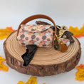 Bild in Galerie-Betrachter laden, Poki „Pumpkin“ – herbstlicher Kotbeutelhalter mit Kürbis-Design, wählbar in Edelstahl (Silber) oder Messing (Gold)
