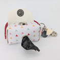 Bild in Galerie-Betrachter laden, Poki Hearts Kotbeuteltasche aus BioThane & Kunstleder mit Herz-Design, Magnetverschluss, Karabiner & Tütenöffnung, inkl. 1 Rolle Hundekotbeutel – LucyLuDesign
