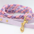 Bild in Galerie-Betrachter laden, Calma Blush Hundeleine aus geflochtenem Paracord in Lila und Rosa, handgemacht

