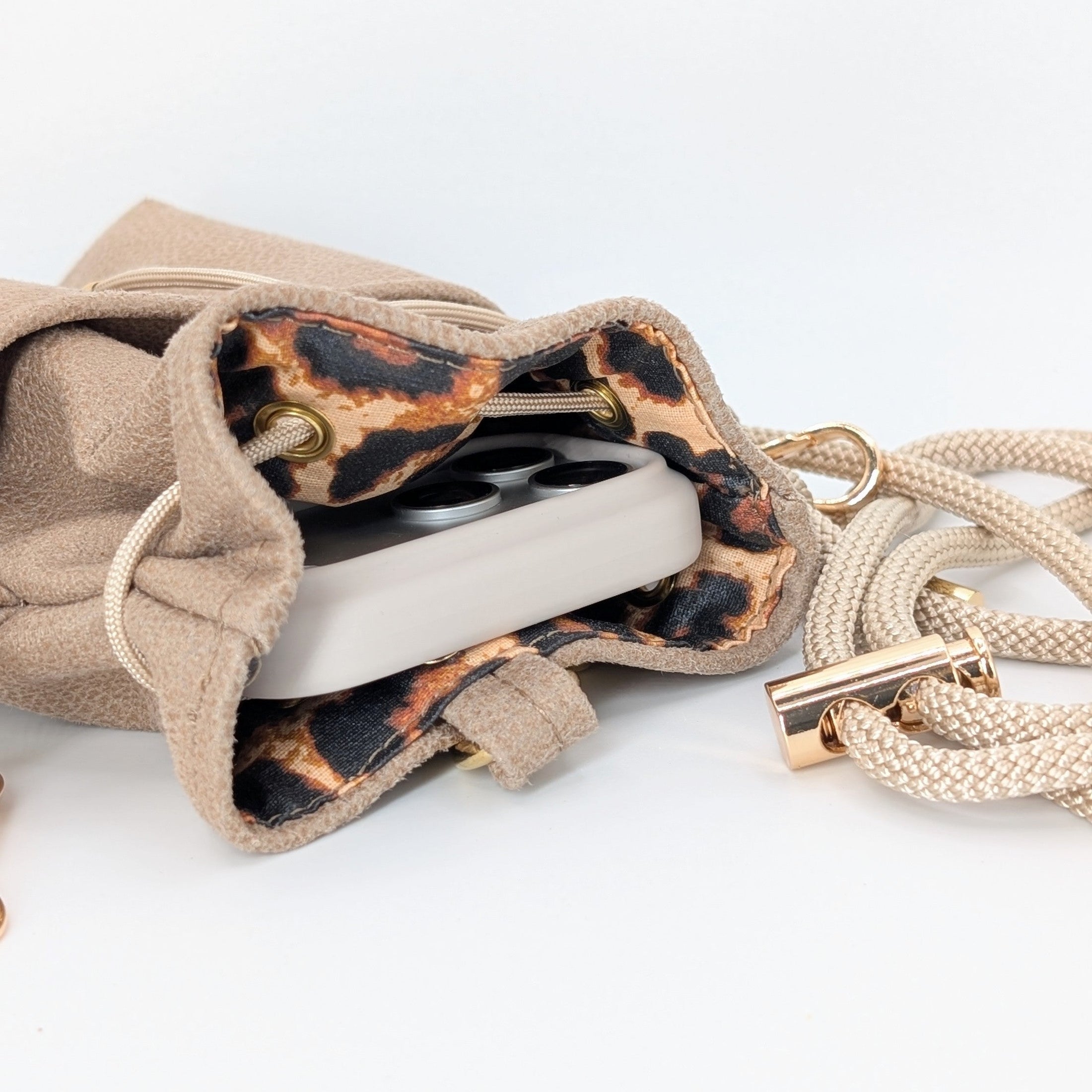 Snack Bag Leo Innenansicht mit Leo-Futter