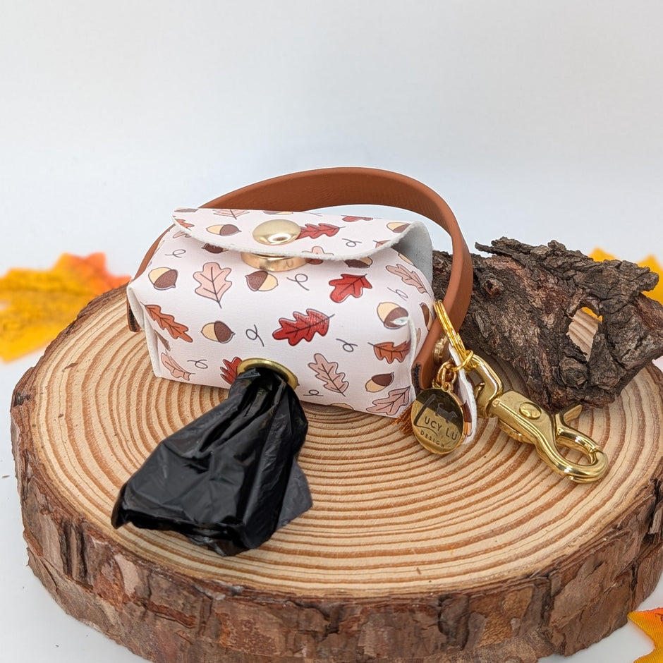 Poki „Autumn“ – Kotbeutelhalter mit Eichel- und Blätterdesign, handgefertigt, wählbar in Edelstahl oder Messing