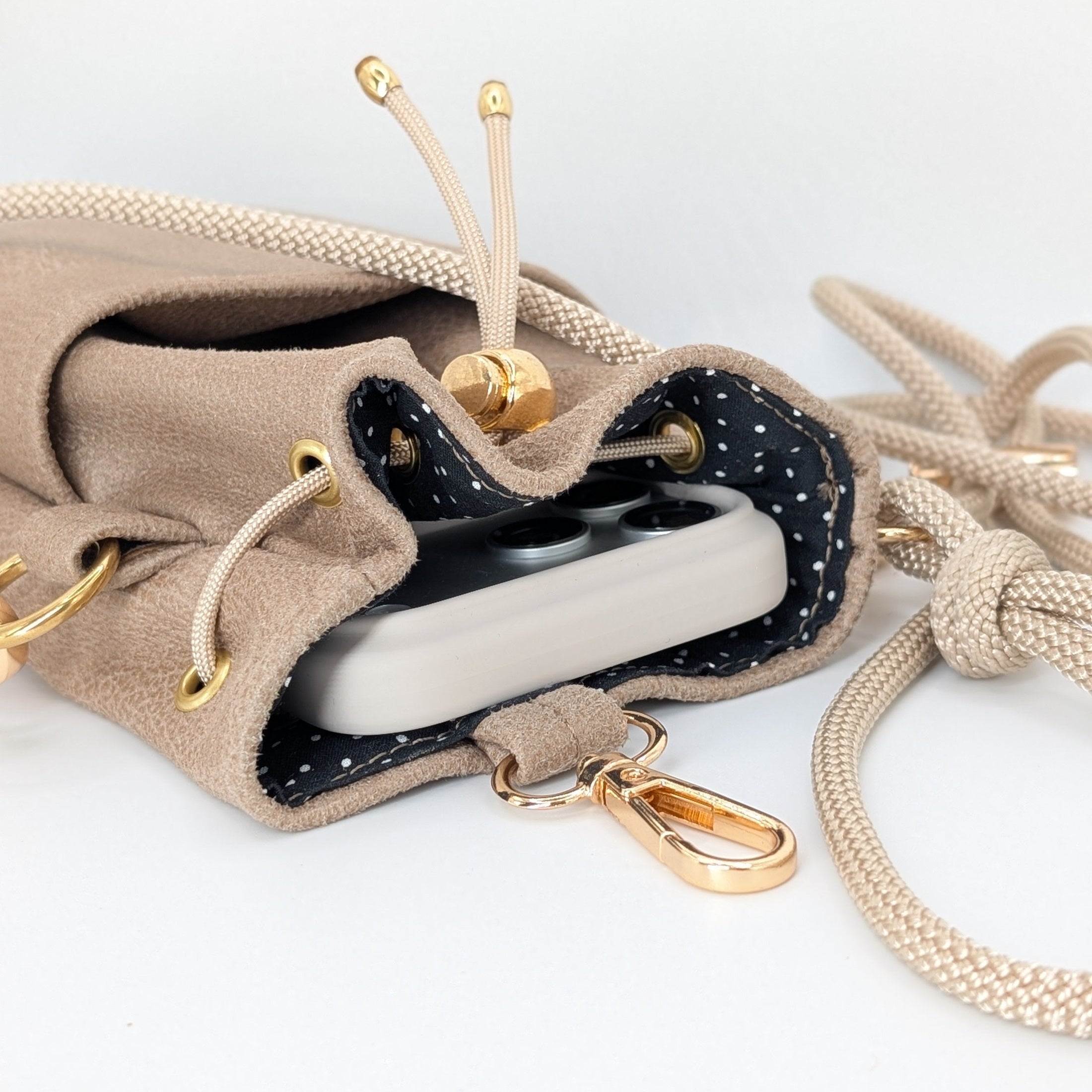 Snack Bag Belle Innenansicht mit gepunktetem Futter