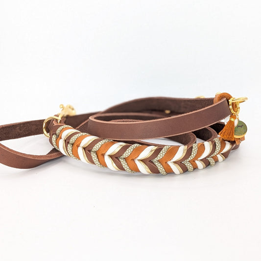 Lederleine Loam aus Leder in ruhiger, erdiger Farbgebung – verstellbar und handgemacht